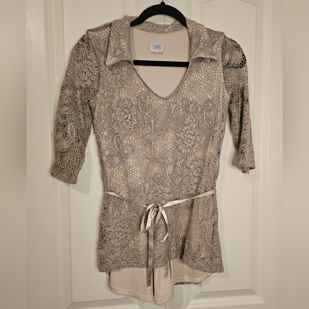 🔷️3 Items for$20🔷️ Donna Womens Elegant Lace 3/4 Sleeve Top with Belt SZ S